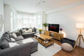 Contemporary 5 Bedroom with Garden North Finchley